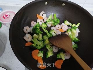 虾仁炒西兰花的做法步骤：5