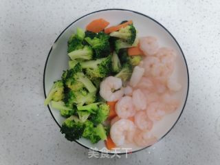 虾仁炒西兰花的做法步骤：3