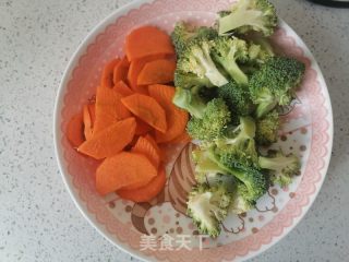 虾仁炒西兰花的做法步骤：2