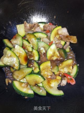 五花肉炒小南瓜的做法步骤：10