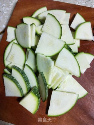 五花肉炒小南瓜的做法步骤：3