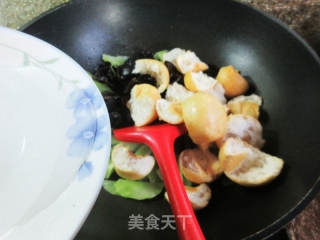 黑木耳油面筋炒莴笋的做法步骤：7