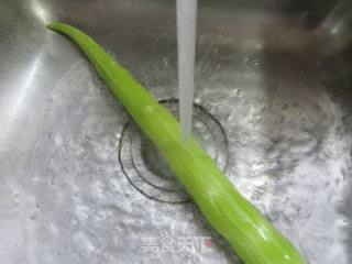 黑木耳油面筋炒莴笋的做法步骤：3