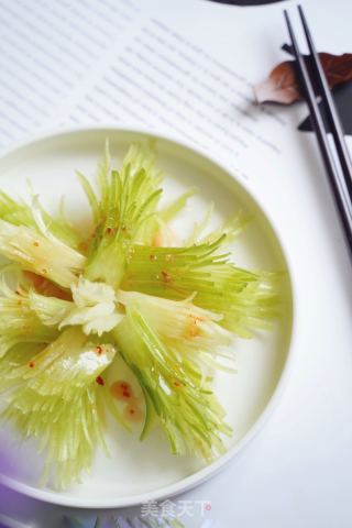 冰镇凤尾芹菜的做法步骤：4