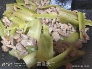 肉片炒莴笋的做法步骤：3