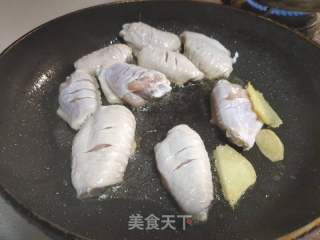 红烧鸡中翅的做法步骤：2