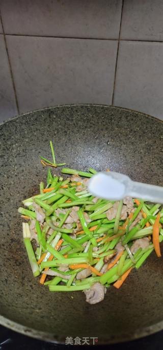 水芹菜炒驴肉的做法步骤：9