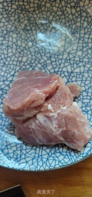 水芹菜炒驴肉的做法步骤：1