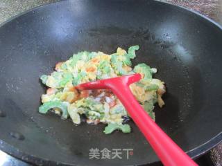 虾干苦瓜炒鸡蛋的做法步骤：11