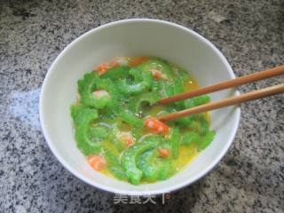 虾干苦瓜炒鸡蛋的做法步骤：10