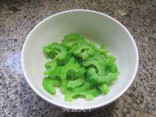 虾干苦瓜炒鸡蛋的做法步骤：8