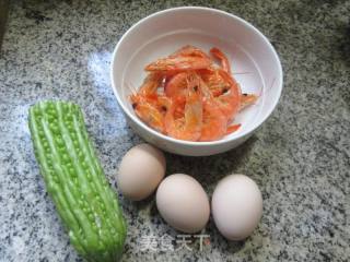 虾干苦瓜炒鸡蛋的做法步骤：1