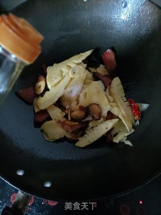 春笋炒腊肉的做法步骤：9