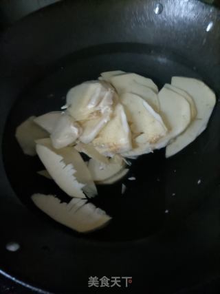 春笋炒腊肉的做法步骤：2