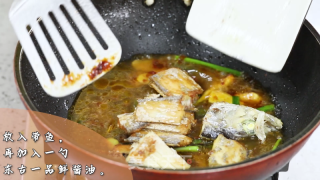 黄豆酱烧带鱼的做法步骤：5