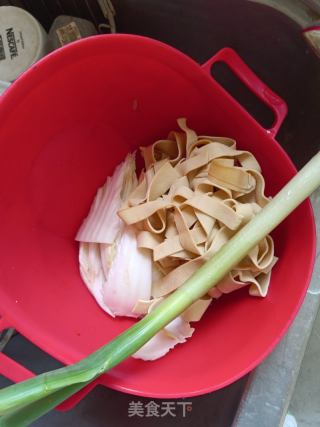 麻辣火锅的做法步骤：1