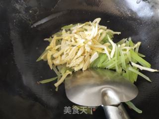 双笋炒鸡蛋的做法步骤：8