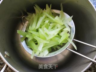 双笋炒鸡蛋的做法步骤：6