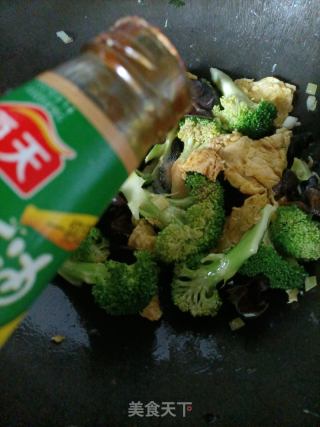 西兰花炒鸡蛋的做法步骤：13