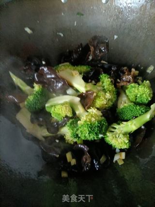 西兰花炒鸡蛋的做法步骤：10
