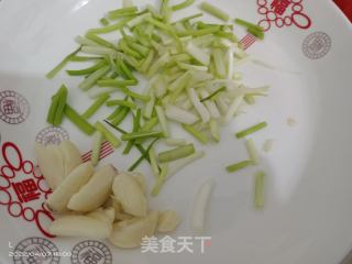 葱蒜香豆腐的做法步骤：2