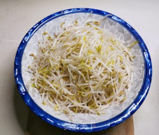 豆芽香菜素包的做法步骤：2
