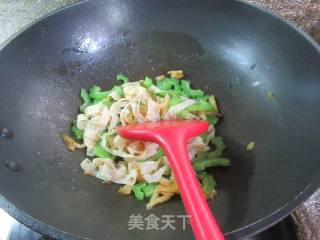 榨菜丝豆腐皮炒苦瓜的做法步骤：5