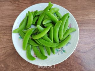 蒜茸甜豆的做法步骤：1