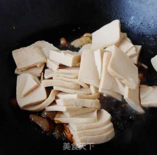 青椒炒千叶豆腐的做法步骤：6