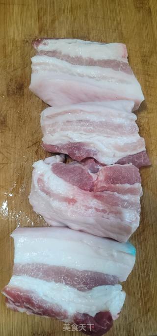 卤五花肉的做法步骤：1