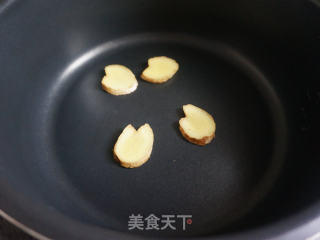 木耳炖肉的做法步骤：2