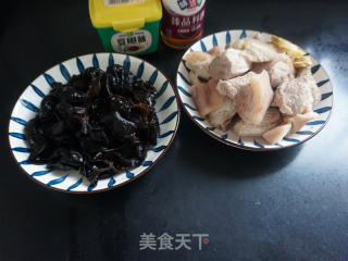 木耳炖肉的做法步骤：1