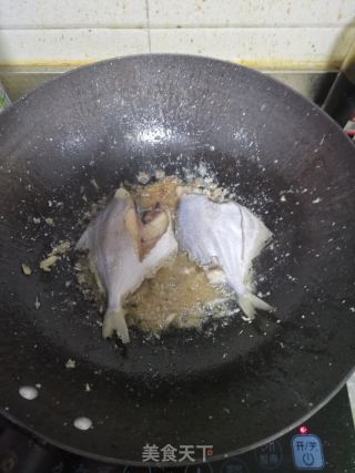 杂鱼熬豆腐的做法步骤：3
