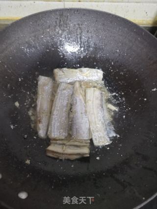 杂鱼熬豆腐的做法步骤：2