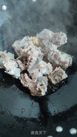糖醋排骨焖香菇的做法步骤：5