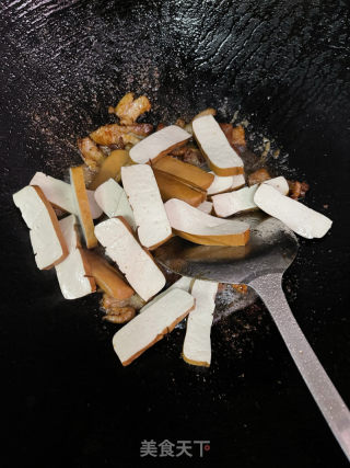 香干炒五花肉的做法步骤：6