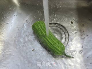 茶树菇香干炒苦瓜的做法步骤：3