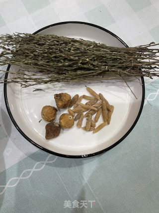 独脚金炖瘦肉汤的做法步骤：2