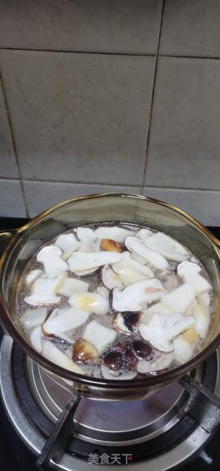 姬松茸肉片汤的做法步骤：9