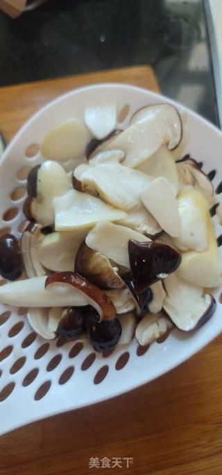 姬松茸肉片汤的做法步骤：6