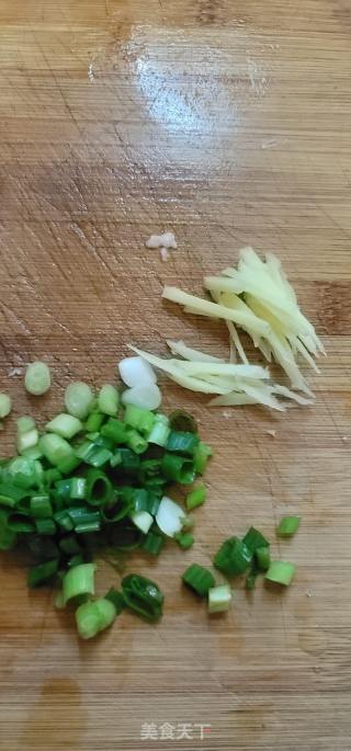 姬松茸肉片汤的做法步骤：3