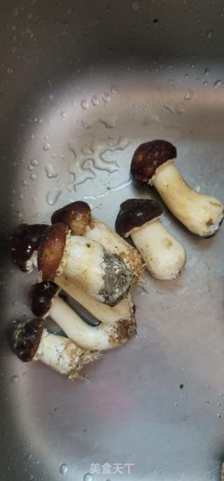 姬松茸肉片汤的做法步骤：1