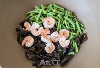 豇豆角木耳炒虾仁的做法步骤：8