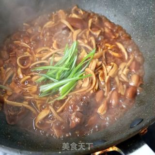 猪蹄炒鹿茸菇的做法步骤：11