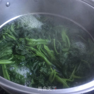 菠菜鸡蛋饼的做法步骤：2