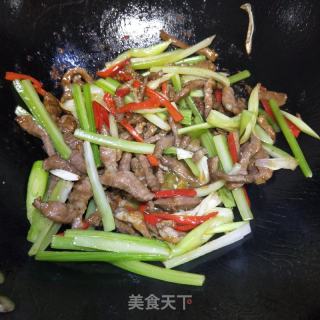 西芹炒肉丝的做法步骤：9