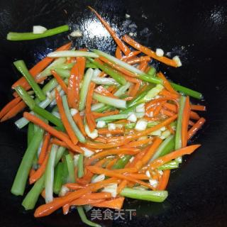 素炒西芹的做法步骤：8