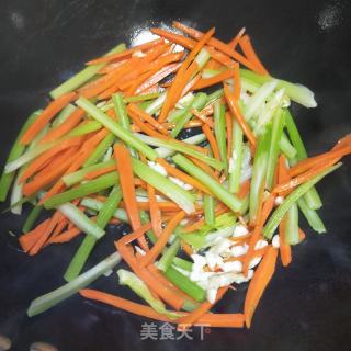 素炒西芹的做法步骤：6