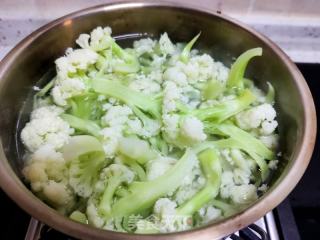 肉片炒菜花的做法步骤：3