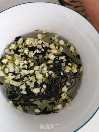 茉莉花香奶茶的做法步骤：1